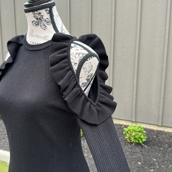 Black Bebe Ruffled Cold Shoulder Sweater Size Small - Picture 7 of 7